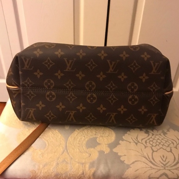SOLD!!!! Authentic Louis Vuitton Turrene MM - Picture 3 of 6